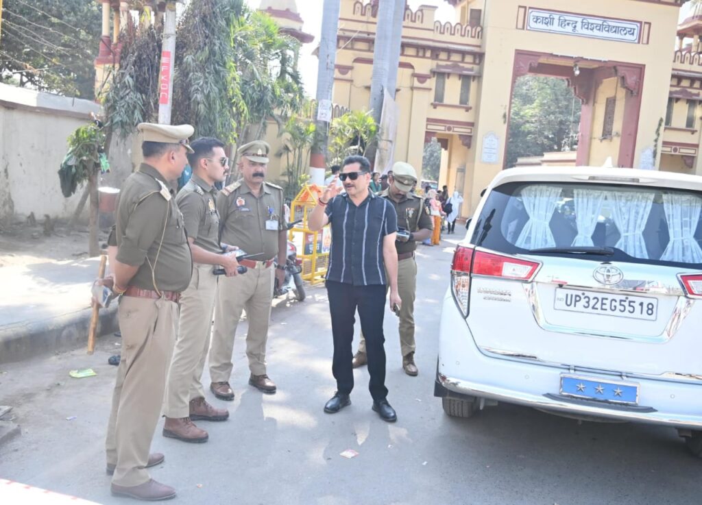 महाकुंभ-2025: वाराणसी में पुलिस आयुक्त ने किया सुरक्षा व यातायात व्यवस्था का निरीक्षण, ट्रैफिक प्लान लागू महाकुंभ-2025: वाराणसी में पुलिस आयुक्त ने किया सुरक्षा व यातायात व्यवस्था का निरीक्षण, ट्रैफिक प्लान लागू महाकुंभ-2025: वाराणसी में पुलिस आयुक्त ने किया सुरक्षा व यातायात व्यवस्था का निरीक्षण, ट्रैफिक प्लान लागू