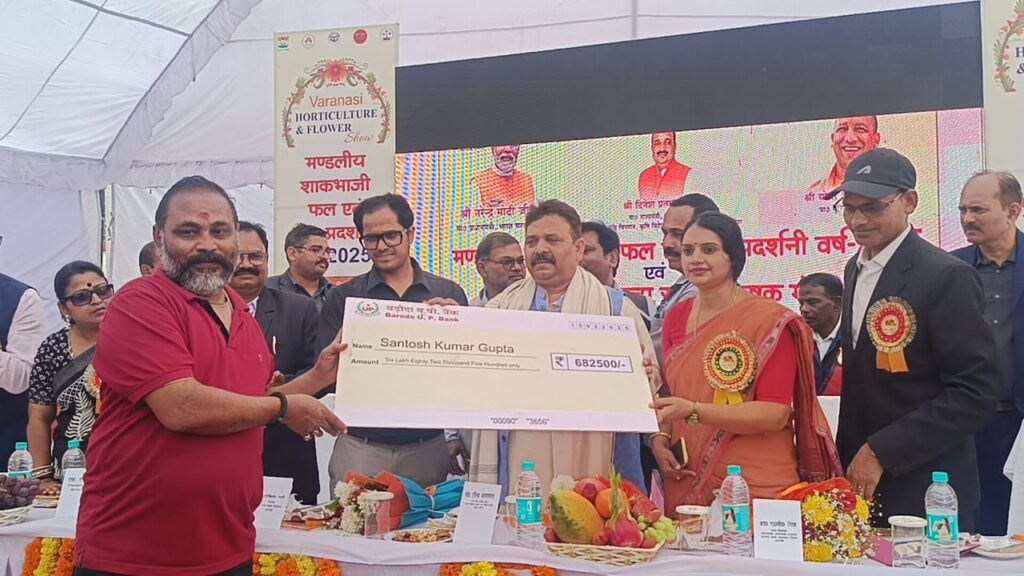 वाराणसी में मंडलीय शाकभाजी, फल और पुष्प प्रदर्शनी का भव्य आयोजन, रविंद्र जायसवाल ने किया उद्घाटन वाराणसी में मंडलीय शाकभाजी, फल और पुष्प प्रदर्शनी का भव्य आयोजन, रविंद्र जायसवाल ने किया उद्घाटन वाराणसी में मंडलीय शाकभाजी, फल और पुष्प प्रदर्शनी का भव्य आयोजन, रविंद्र जायसवाल ने किया उद्घाटन