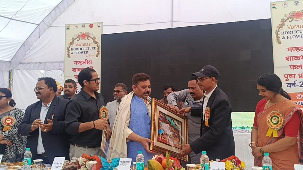 वाराणसी में मंडलीय शाकभाजी, फल और पुष्प प्रदर्शनी का भव्य आयोजन, रविंद्र जायसवाल ने किया उद्घाटन वाराणसी में मंडलीय शाकभाजी, फल और पुष्प प्रदर्शनी का भव्य आयोजन, रविंद्र जायसवाल ने किया उद्घाटन वाराणसी में मंडलीय शाकभाजी, फल और पुष्प प्रदर्शनी का भव्य आयोजन, रविंद्र जायसवाल ने किया उद्घाटन
