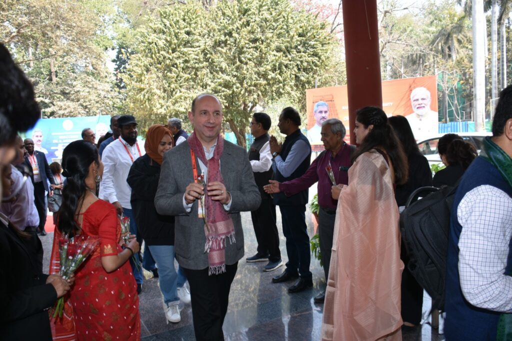 विदेश मंत्री एस. जयशंकर ने 45 देशों के राजदूतों संग काशी तमिल संगमम में किया संवाद विदेश मंत्री एस. जयशंकर ने 45 देशों के राजदूतों संग काशी तमिल संगमम में किया संवाद विदेश मंत्री एस. जयशंकर ने 45 देशों के राजदूतों संग काशी तमिल संगमम में किया संवाद