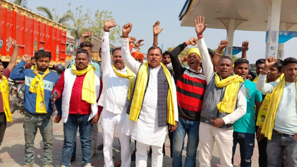 सुहेलदेव समाज पार्टी ने उमेश राजभर के नेतृत्व में निकाली बाइक रैली सुहेलदेव समाज पार्टी ने उमेश राजभर के नेतृत्व में निकाली बाइक रैली सुहेलदेव समाज पार्टी ने उमेश राजभर के नेतृत्व में निकाली बाइक रैली