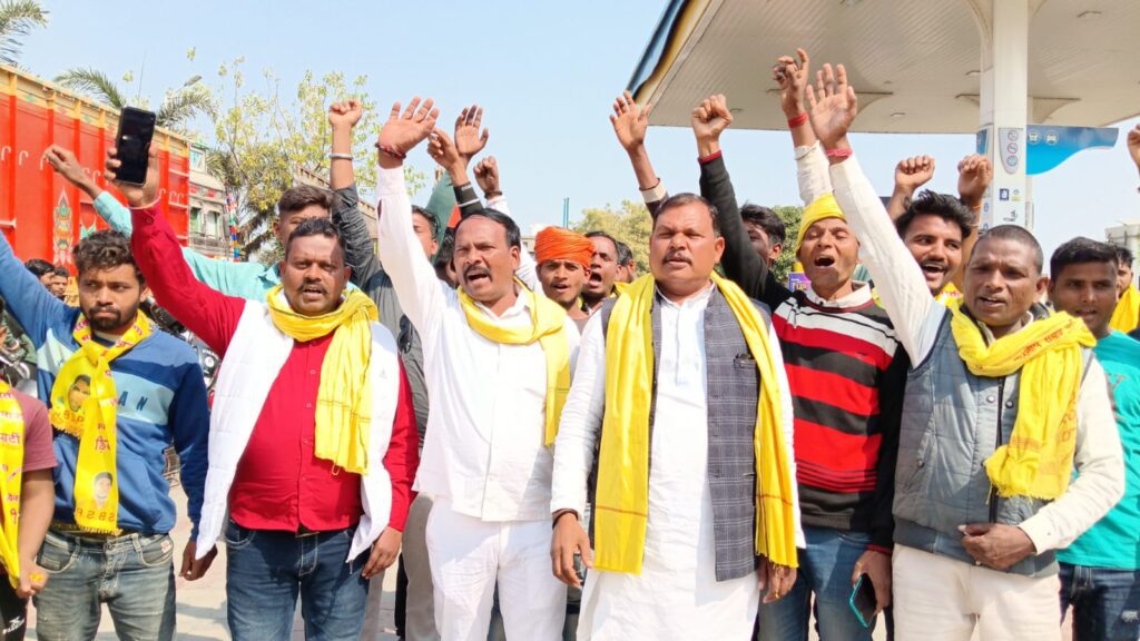 सुहेलदेव समाज पार्टी ने उमेश राजभर के नेतृत्व में निकाली बाइक रैली सुहेलदेव समाज पार्टी ने उमेश राजभर के नेतृत्व में निकाली बाइक रैली सुहेलदेव समाज पार्टी ने उमेश राजभर के नेतृत्व में निकाली बाइक रैली