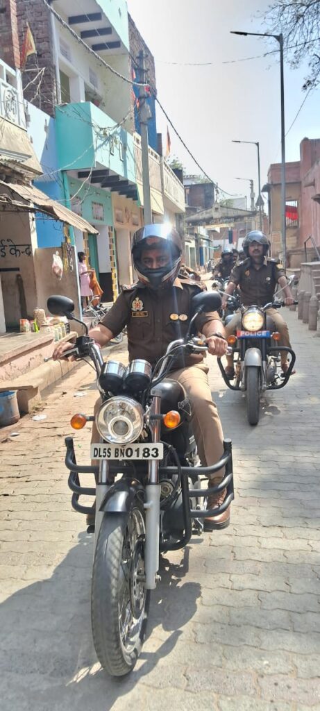 महाशिवरात्रि पर सुरक्षा के पुख्ता इंतजाम: गोमती जोन पुलिस ने प्रमुख मंदिरों और पंचकोशी मार्ग का किया निरीक्षण महाशिवरात्रि पर सुरक्षा के पुख्ता इंतजाम: गोमती जोन पुलिस ने प्रमुख मंदिरों और पंचकोशी मार्ग का किया निरीक्षण महाशिवरात्रि पर सुरक्षा के पुख्ता इंतजाम: गोमती जोन पुलिस ने प्रमुख मंदिरों और पंचकोशी मार्ग का किया निरीक्षण