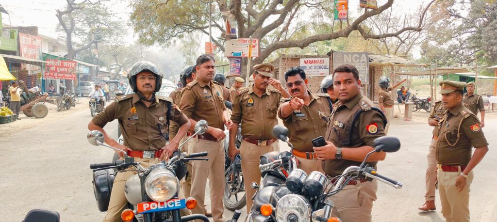 महाशिवरात्रि पर सुरक्षा के पुख्ता इंतजाम: गोमती जोन पुलिस ने प्रमुख मंदिरों और पंचकोशी मार्ग का किया निरीक्षण महाशिवरात्रि पर सुरक्षा के पुख्ता इंतजाम: गोमती जोन पुलिस ने प्रमुख मंदिरों और पंचकोशी मार्ग का किया निरीक्षण महाशिवरात्रि पर सुरक्षा के पुख्ता इंतजाम: गोमती जोन पुलिस ने प्रमुख मंदिरों और पंचकोशी मार्ग का किया निरीक्षण