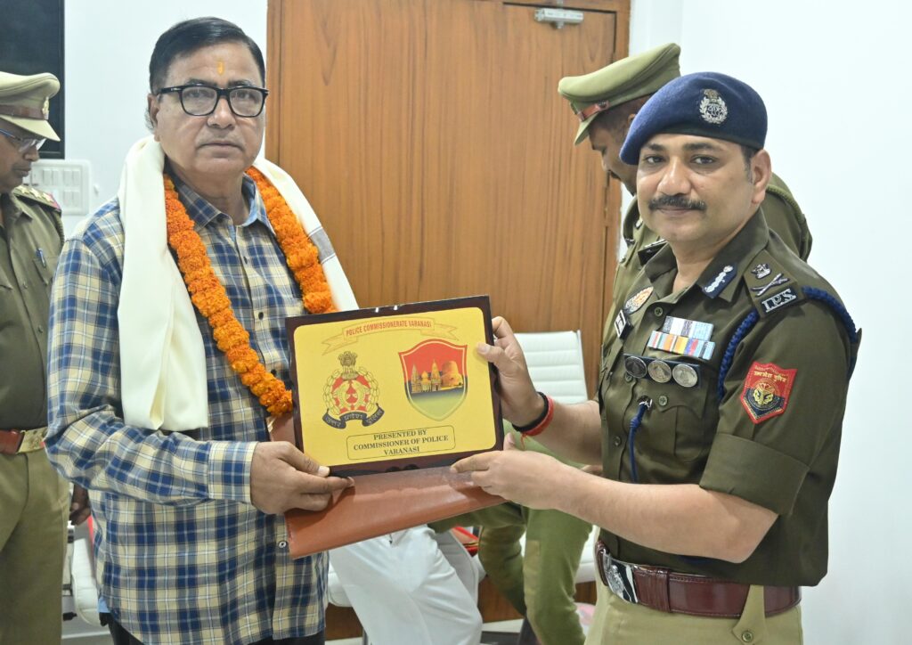 पुलिस कमिश्नरेट में सेवानिवृत्त पुलिसकर्मियों का विदाई समारोह, आयुक्त मोहित अग्रवाल ने किया सम्मानित पुलिस कमिश्नरेट में सेवानिवृत्त पुलिसकर्मियों का विदाई समारोह, आयुक्त मोहित अग्रवाल ने किया सम्मानित पुलिस कमिश्नरेट में सेवानिवृत्त पुलिसकर्मियों का विदाई समारोह, आयुक्त मोहित अग्रवाल ने किया सम्मानित