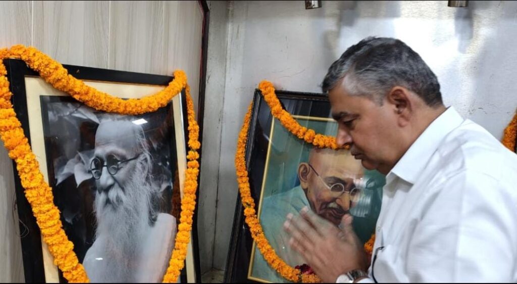 कुलपति प्रो. आनन्द कुमार त्यागी ने रूस और भारत के सांस्कृतिक मेलजोल पर किया संबोधन कुलपति प्रो. आनन्द कुमार त्यागी ने रूस और भारत के सांस्कृतिक मेलजोल पर किया संबोधन कुलपति प्रो. आनन्द कुमार त्यागी ने रूस और भारत के सांस्कृतिक मेलजोल पर किया संबोधन