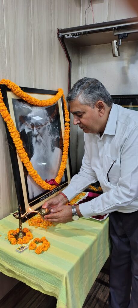 कुलपति प्रो. आनन्द कुमार त्यागी ने रूस और भारत के सांस्कृतिक मेलजोल पर किया संबोधन कुलपति प्रो. आनन्द कुमार त्यागी ने रूस और भारत के सांस्कृतिक मेलजोल पर किया संबोधन कुलपति प्रो. आनन्द कुमार त्यागी ने रूस और भारत के सांस्कृतिक मेलजोल पर किया संबोधन