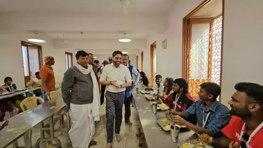 काशी तमिल संगमम् 3.0: तमिलनाडु से आए अतिथियों ने किया बाबा विश्वनाथ के दर्शन काशी तमिल संगमम् 3.0: तमिलनाडु से आए अतिथियों ने किया बाबा विश्वनाथ के दर्शन काशी तमिल संगमम् 3.0: तमिलनाडु से आए अतिथियों ने किया बाबा विश्वनाथ के दर्शन