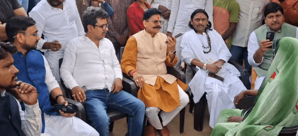 भैया लाल पटेल की निर्मम हत्या पर गरमाई सियासत, विश्व हिंदू रक्षा परिषद ने की कड़ी कार्रवाई की मांग भैया लाल पटेल की निर्मम हत्या पर गरमाई सियासत, विश्व हिंदू रक्षा परिषद ने की कड़ी कार्रवाई की मांग भैया लाल पटेल की निर्मम हत्या पर गरमाई सियासत, विश्व हिंदू रक्षा परिषद ने की कड़ी कार्रवाई की मांग