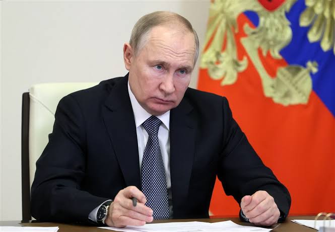 Russia: एफएसबी मुख्यालय के पास व्लादिमीर पुतिन के काफिले की लिमोजिन में विस्फोट, जांच जारी Russia: एफएसबी मुख्यालय के पास व्लादिमीर पुतिन के काफिले की लिमोजिन में विस्फोट, जांच जारी Russia: एफएसबी मुख्यालय के पास व्लादिमीर पुतिन के काफिले की लिमोजिन में विस्फोट, जांच जारी