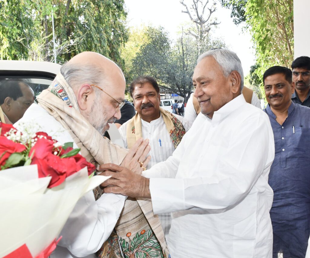 Amit Shah Bihar Visit: 823 करोड़ की परियोजनाओं का शिलान्यास, लालू परिवार पर जमकर निशाना Amit Shah Bihar Visit: 823 करोड़ की परियोजनाओं का शिलान्यास, लालू परिवार पर जमकर निशाना Amit Shah Bihar Visit: 823 करोड़ की परियोजनाओं का शिलान्यास, लालू परिवार पर जमकर निशाना