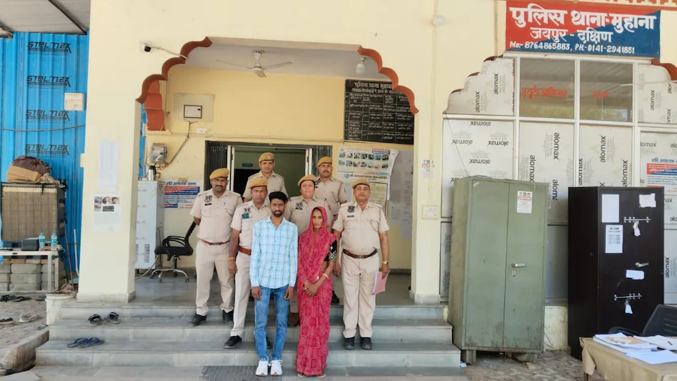 Jaipur Muhana Murder : पत्नी ने प्रेमी संग लोहे के पाइप से पति की हत्या की, शव जलाया, दोनों गिरफ्तार Jaipur Muhana Murder : पत्नी ने प्रेमी संग लोहे के पाइप से पति की हत्या की, शव जलाया, दोनों गिरफ्तार Jaipur Muhana Murder : पत्नी ने प्रेमी संग लोहे के पाइप से पति की हत्या की, शव जलाया, दोनों गिरफ्तार