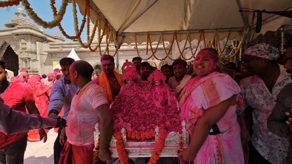 Rangbhari Ekadashi 2025 : काशी विश्वनाथ धाम में भक्तिमय माहौल, बाबा विश्वनाथ और माता गौरा की भव्य पालकी यात्रा Rangbhari Ekadashi
