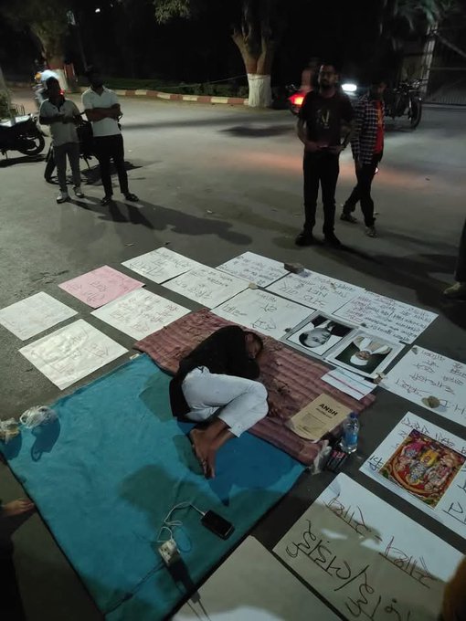 BHU: दलित छात्र को पीएचडी में प्रवेश न मिलने पर मामला संसद तक पहुंचा, चंद्रशेखर आजाद और सांसदों ने उठाया मुद्दा BHU: दलित छात्र को पीएचडी में प्रवेश न मिलने पर मामला संसद तक पहुंचा, चंद्रशेखर आजाद और सांसदों ने उठाया मुद्दा BHU: दलित छात्र को पीएचडी में प्रवेश न मिलने पर मामला संसद तक पहुंचा, चंद्रशेखर आजाद और सांसदों ने उठाया मुद्दा