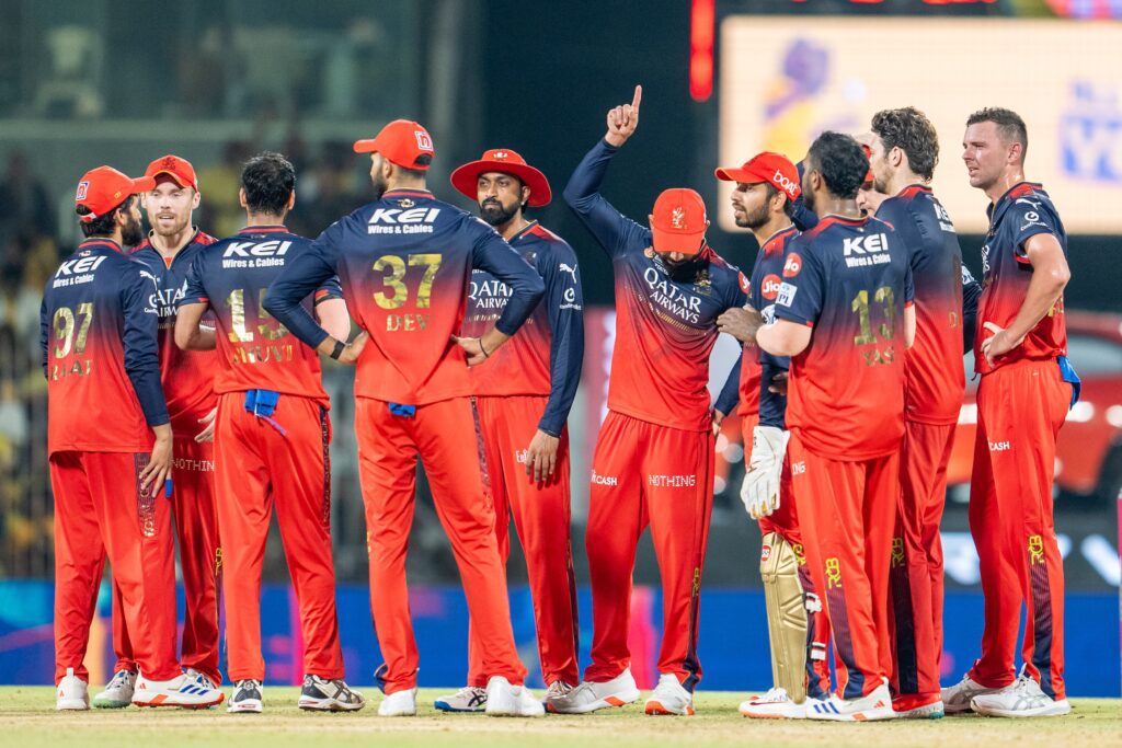 CSK vs RCB : हेजलवुड के कहर और पाटीदार की अर्धशतकीय पारी से RCB की ऐतिहासिक जीत CSK vs RCB : हेजलवुड के कहर और पाटीदार की अर्धशतकीय पारी से RCB की ऐतिहासिक जीत CSK vs RCB : हेजलवुड के कहर और पाटीदार की अर्धशतकीय पारी से RCB की ऐतिहासिक जीत