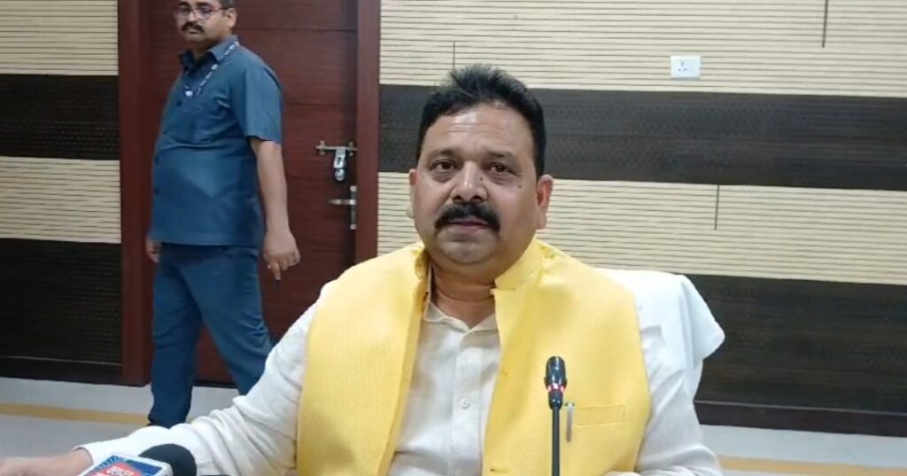 Registry Work: जनता की सुविधा के लिए 1 घंटे बढ़ाया गया निबंधन कार्यालयों का समय, शाम 6 बजे तक कर सकेंगे रजिस्ट्री कार्य Registry Work
