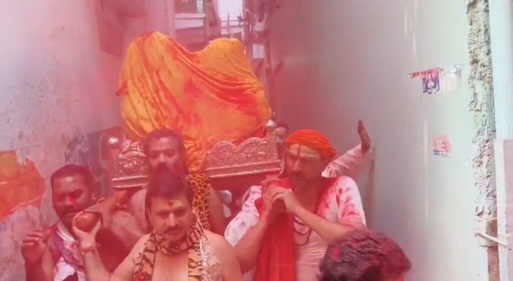 Rangbhari Ekadashi : काशी की पालकी शोभायात्रा विवाद, परंपरा में बदलाव से भक्त नाराज Rangbhari Ekadashi : काशी की पालकी शोभायात्रा विवाद, परंपरा में बदलाव से भक्त नाराज Rangbhari Ekadashi : काशी की पालकी शोभायात्रा विवाद, परंपरा में बदलाव से भक्त नाराज