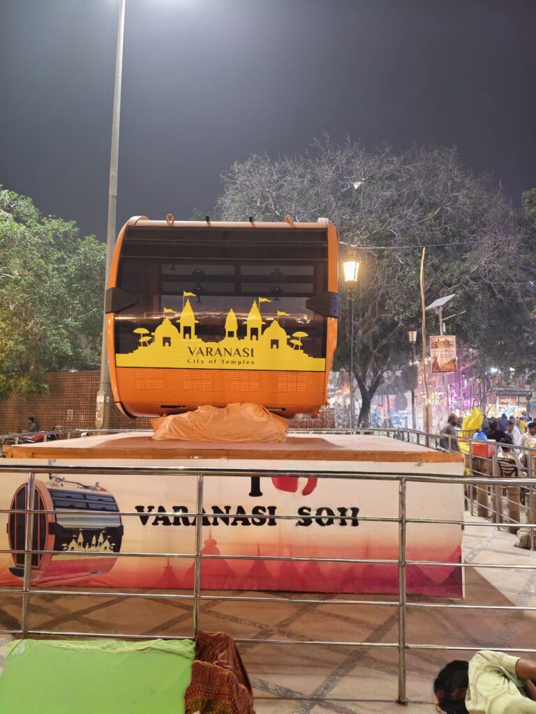 Varanasi Ropeway : रोपवे निर्माण कार्य में तेजी, गोदौलिया क्षेत्र में यूटिलिटी शिफ्टिंग जारी Varanasi Ropeway