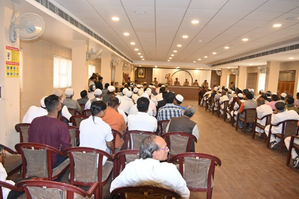 Peace Committee Meeting: शांति व्यवस्था बनाए रखने के लिए पीस कमेटी की बैठक, रमजान, होली और ईद पर्व पर चर्चा Peace Committee Meeting: शांति व्यवस्था बनाए रखने के लिए पीस कमेटी की बैठक, रमजान, होली और ईद पर्व पर चर्चा Peace Committee Meeting: शांति व्यवस्था बनाए रखने के लिए पीस कमेटी की बैठक, रमजान, होली और ईद पर्व पर चर्चा