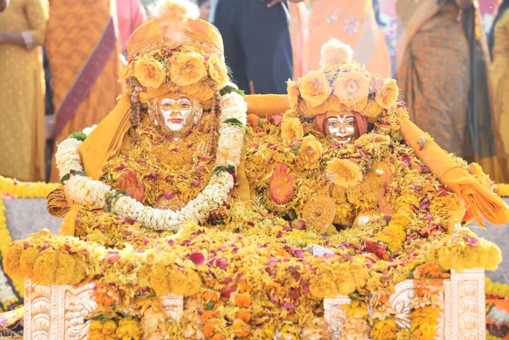Rangbhari Ekadashi Kashi : बाबा विश्वनाथ-मां गौरा की चल प्रतिमा का पूजन, हल्दी उत्सव में उमड़ा जनसैलाब Rangbhari Ekadashi Kashi