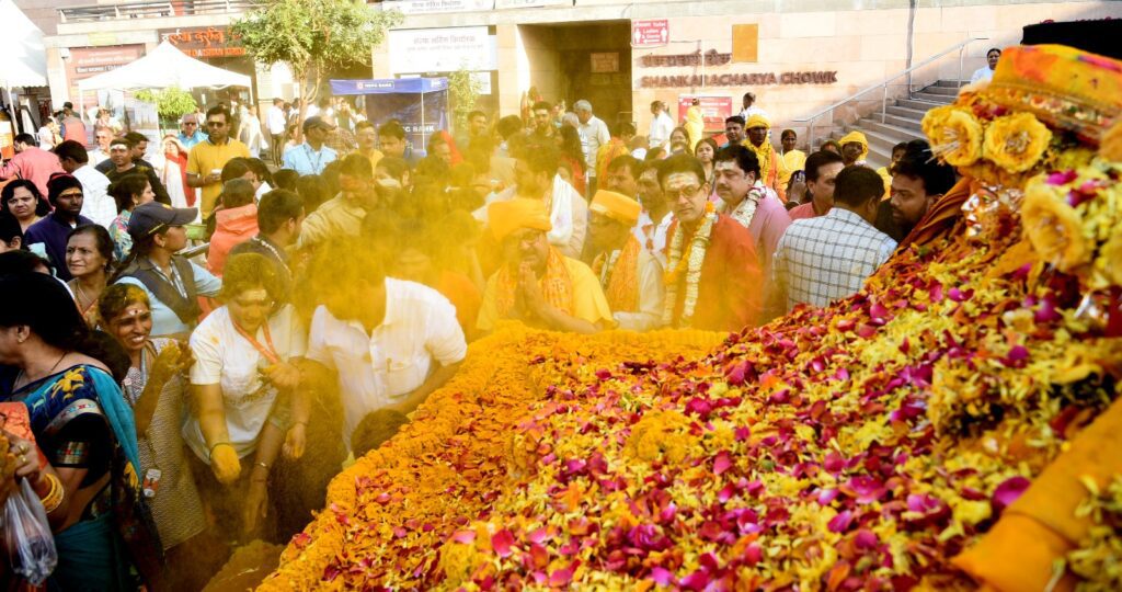 Rangbhari Ekadashi Kashi : बाबा विश्वनाथ-मां गौरा की चल प्रतिमा का पूजन, हल्दी उत्सव में उमड़ा जनसैलाब Rangbhari Ekadashi Kashi