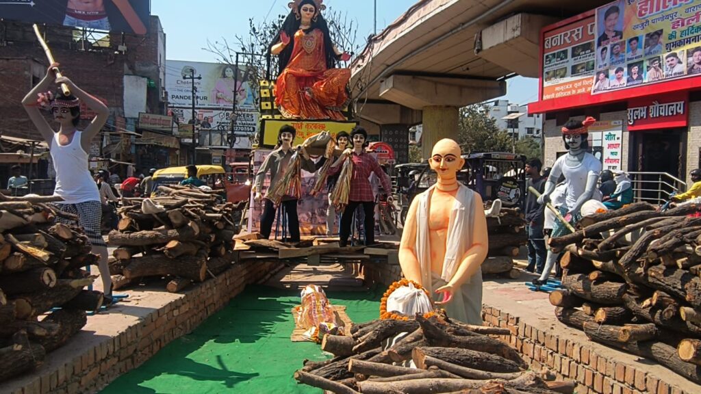 Holika Dahan : पांडेयपुर के होलिका दहन में दिखा श्मशान घाट का दृश्य और चिता भस्म की होली बना चर्चा का विषय Holika Dahan : पांडेयपुर के होलिका दहन में दिखा श्मशान घाट का दृश्य और चिता भस्म की होली बना चर्चा का विषय Holika Dahan : पांडेयपुर के होलिका दहन में दिखा श्मशान घाट का दृश्य और चिता भस्म की होली बना चर्चा का विषय
