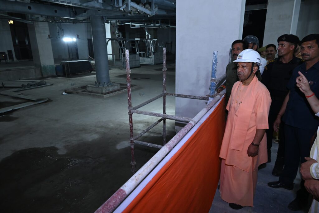 CM Yogi ने वाराणसी में बन रहे रोप-वे परियोजना का किया निरीक्षण, युद्धस्तर पर अभियान चलाकर इसे शीघ्र पूरा करने का दिया निर्देश CM Yogi ने वाराणसी में बन रहे रोप-वे परियोजना का किया निरीक्षण, युद्धस्तर पर अभियान चलाकर इसे शीघ्र पूरा करने का दिया निर्देश CM Yogi ने वाराणसी में बन रहे रोप-वे परियोजना का किया निरीक्षण, युद्धस्तर पर अभियान चलाकर इसे शीघ्र पूरा करने का दिया निर्देश
