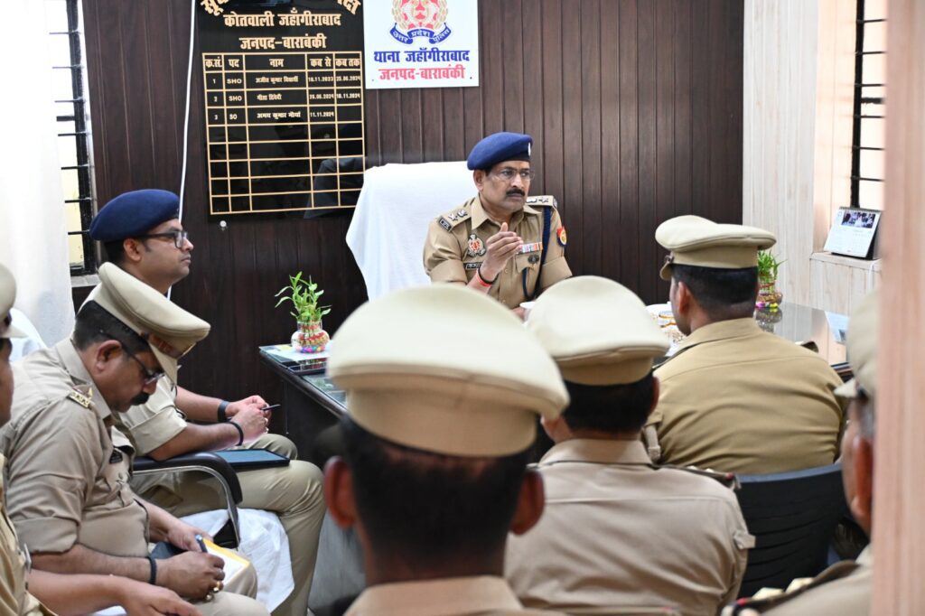 Jahangirabad Police : पुलिस अधीक्षक दिनेश कुमार सिंह ने थाना जहांगीराबाद का किया वार्षिक निरीक्षण, दिए साफ-सफाई और सुरक्षा के निर्देश Jahangirabad Police : पुलिस अधीक्षक दिनेश कुमार सिंह ने थाना जहांगीराबाद का किया वार्षिक निरीक्षण, दिए साफ-सफाई और सुरक्षा के निर्देश Jahangirabad Police : पुलिस अधीक्षक दिनेश कुमार सिंह ने थाना जहांगीराबाद का किया वार्षिक निरीक्षण, दिए साफ-सफाई और सुरक्षा के निर्देश