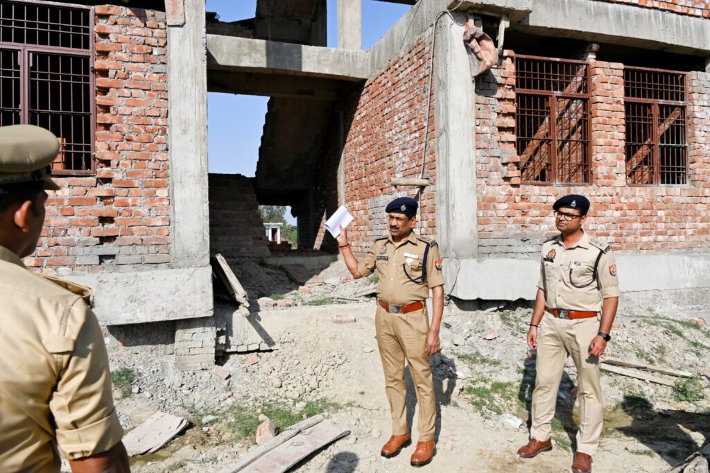 Jahangirabad Police : पुलिस अधीक्षक दिनेश कुमार सिंह ने थाना जहांगीराबाद का किया वार्षिक निरीक्षण, दिए साफ-सफाई और सुरक्षा के निर्देश Jahangirabad Police : पुलिस अधीक्षक दिनेश कुमार सिंह ने थाना जहांगीराबाद का किया वार्षिक निरीक्षण, दिए साफ-सफाई और सुरक्षा के निर्देश Jahangirabad Police : पुलिस अधीक्षक दिनेश कुमार सिंह ने थाना जहांगीराबाद का किया वार्षिक निरीक्षण, दिए साफ-सफाई और सुरक्षा के निर्देश