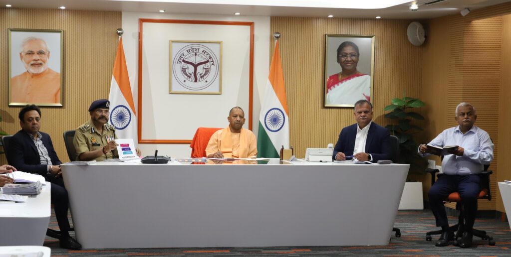 CM Yogi ने सीएम कमांड सेंटर का किया निरीक्षण, अफसरों को दी हिदायत- जनहित कार्यों में लापरवाही स्वीकार नहीं CM Yogi ने सीएम कमांड सेंटर का किया निरीक्षण, अफसरों को दी हिदायत- जनहित कार्यों में लापरवाही स्वीकार नहीं CM Yogi ने सीएम कमांड सेंटर का किया निरीक्षण, अफसरों को दी हिदायत- जनहित कार्यों में लापरवाही स्वीकार नहीं