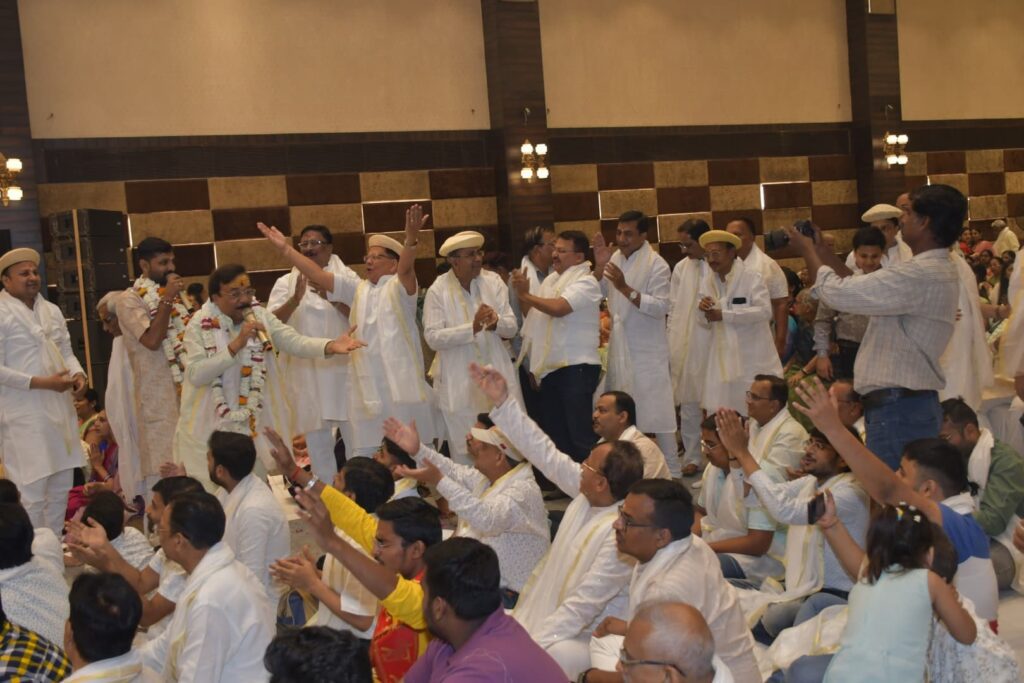 Agarwal Society Election : वाराणसी में अग्रवाल बंधुओं ने आयोजित की भजन संध्या, कोलकाता के शुभम्-रूपम् ने दी भावपूर्ण प्रस्तुति Agarwal Society Election : वाराणसी में अग्रवाल बंधुओं ने आयोजित की भजन संध्या, कोलकाता के शुभम्-रूपम् ने दी भावपूर्ण प्रस्तुति Agarwal Society Election : वाराणसी में अग्रवाल बंधुओं ने आयोजित की भजन संध्या, कोलकाता के शुभम्-रूपम् ने दी भावपूर्ण प्रस्तुति