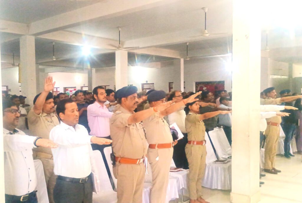 Mirzapur police : चैत्र नवरात्रि मेला विन्ध्याचल-2025 को सकुशल सम्पन्न कराने हेतु पुलिस और प्रशासनिक अधिकारियों की ब्रीफिंग Mirzapur police : चैत्र नवरात्रि मेला विन्ध्याचल-2025 को सकुशल सम्पन्न कराने हेतु पुलिस और प्रशासनिक अधिकारियों की ब्रीफिंग Mirzapur police : चैत्र नवरात्रि मेला विन्ध्याचल-2025 को सकुशल सम्पन्न कराने हेतु पुलिस और प्रशासनिक अधिकारियों की ब्रीफिंग