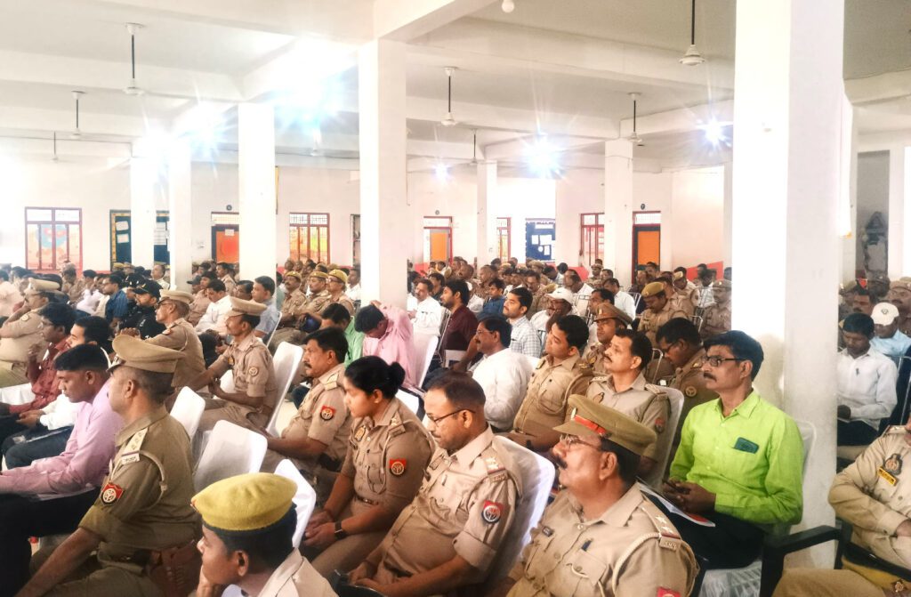 Mirzapur police : चैत्र नवरात्रि मेला विन्ध्याचल-2025 को सकुशल सम्पन्न कराने हेतु पुलिस और प्रशासनिक अधिकारियों की ब्रीफिंग Mirzapur police : चैत्र नवरात्रि मेला विन्ध्याचल-2025 को सकुशल सम्पन्न कराने हेतु पुलिस और प्रशासनिक अधिकारियों की ब्रीफिंग Mirzapur police : चैत्र नवरात्रि मेला विन्ध्याचल-2025 को सकुशल सम्पन्न कराने हेतु पुलिस और प्रशासनिक अधिकारियों की ब्रीफिंग
