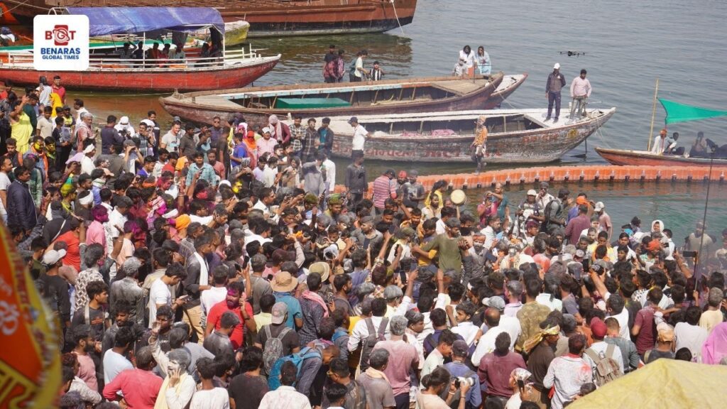 Special Festival Fagua: " रंग डालो फेको गुलाल बोलो सररर...." https://benarasglobaltimes.com/banaras-ki-prem-kahani-blue-lassi-ki-deewan/