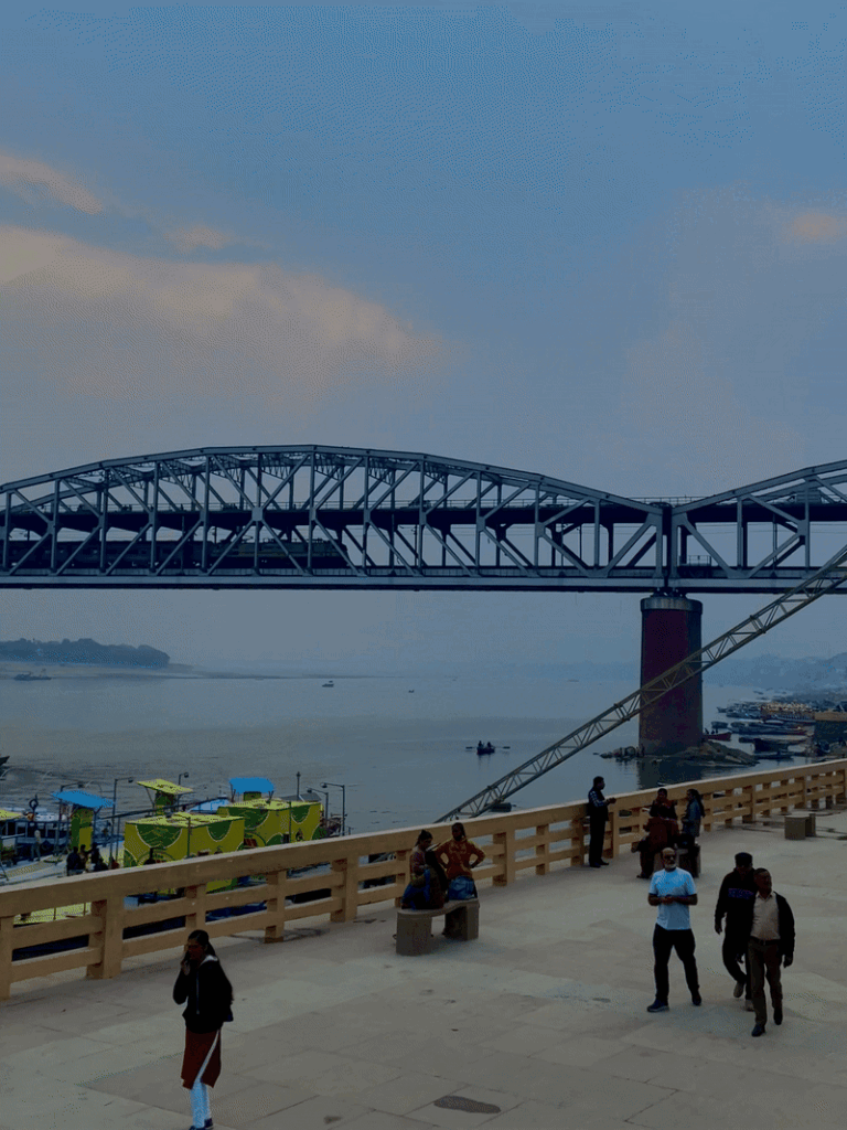 Malviya Bridge: उत्तर रेलवे ने राजघाट स्थित मालवीय पुल पर भारी वाहनों के आवागमन पर चिंता जताई, पुलिस से रोक लगाने की मांग Malviya Bridge