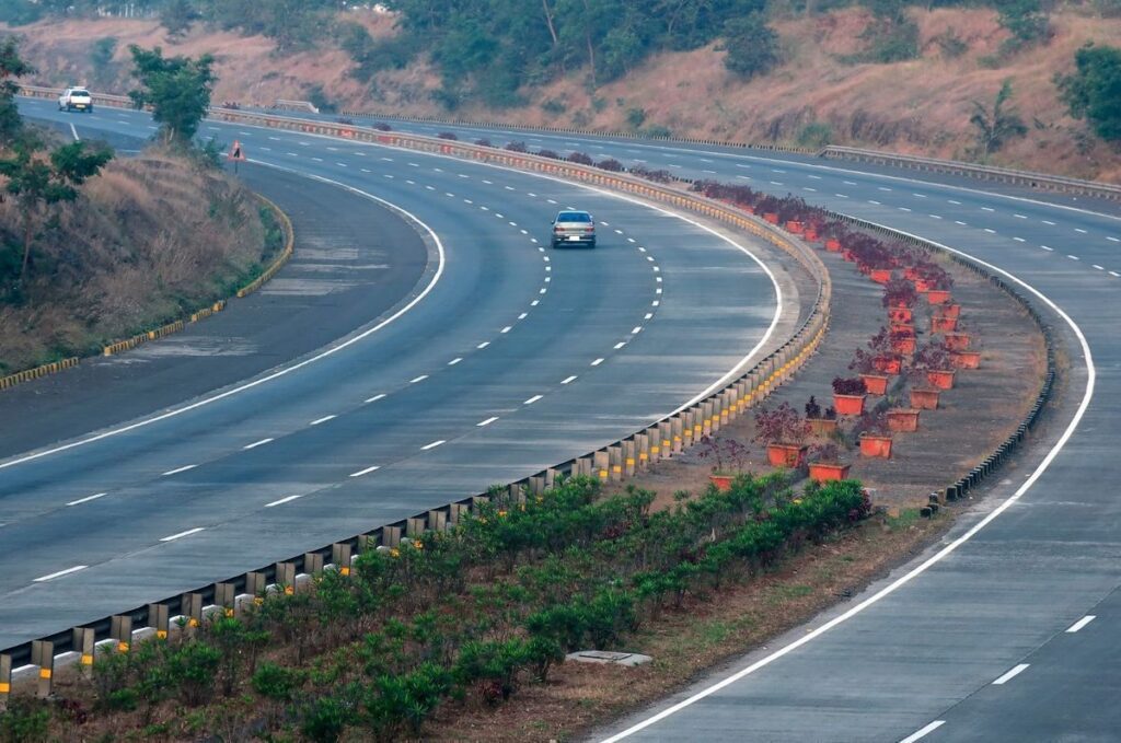 Ganga Express-Way: किसानों को मुआवजा नहीं मिला, एमएलसी धर्मेंद्र सिंह ने विधान परिषद में उठाया मुद्दा Ganga Express-Way