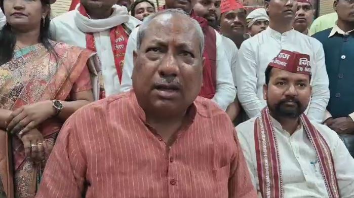 Varanasi : निषाद पार्टी के अध्यक्ष संजय निषाद का सपा पर हमला, कहा- 'समाजवादी पार्टी समाप्तवादी पार्टी बन रही है.. Varanasi : निषाद पार्टी के अध्यक्ष संजय निषाद का सपा पर हमला, कहा- 'समाजवादी पार्टी समाप्तवादी पार्टी बन रही है.. Varanasi : निषाद पार्टी के अध्यक्ष संजय निषाद का सपा पर हमला, कहा- 'समाजवादी पार्टी समाप्तवादी पार्टी बन रही है..