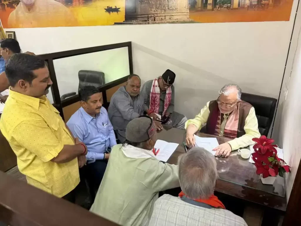 UP Govt : प्रभारी मंत्री सुरेश खन्ना ने जनसुनवाई में सुनीं जनता की समस्याएं, त्वरित कार्रवाई के दिए निर्देश UP Govt : प्रभारी मंत्री सुरेश खन्ना ने जनसुनवाई में सुनीं जनता की समस्याएं, त्वरित कार्रवाई के दिए निर्देश UP Govt : प्रभारी मंत्री सुरेश खन्ना ने जनसुनवाई में सुनीं जनता की समस्याएं, त्वरित कार्रवाई के दिए निर्देश