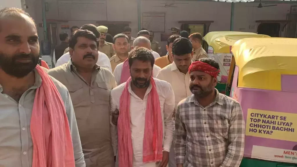 Varanasi Police : काशी विद्यापीठ क्षेत्र में करणी सेना समर्थक पर हमले के आरोपी ‘बनारस वाले मिश्रा जी’ गिरफ्तार Varanasi Police : काशी विद्यापीठ क्षेत्र में करणी सेना समर्थक पर हमले के आरोपी ‘बनारस वाले मिश्रा जी’ गिरफ्तार Varanasi Police : काशी विद्यापीठ क्षेत्र में करणी सेना समर्थक पर हमले के आरोपी ‘बनारस वाले मिश्रा जी’ गिरफ्तार