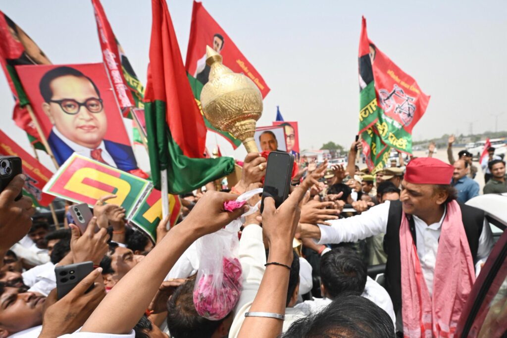 Akhilesh Yadav In Agra: 'करणी सेना नहीं, योगी सेना डराने की साजिश रच रही Akhilesh Yadav In Agra: 'करणी सेना नहीं, योगी सेना डराने की साजिश रच रही Akhilesh Yadav In Agra: 'करणी सेना नहीं, योगी सेना डराने की साजिश रच रही