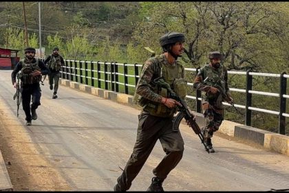 Pahalgam Terror Attack: कई पर्यटकों की हुई मौत, छह घायल,सुरक्षा बलों ने शुरू किया तलाशी अभियान Pahalgam Terror Attack: कई पर्यटकों की हुई मौत, छह घायल,सुरक्षा बलों ने शुरू किया तलाशी अभियान Pahalgam Terror Attack: कई पर्यटकों की हुई मौत, छह घायल,सुरक्षा बलों ने शुरू किया तलाशी अभियान