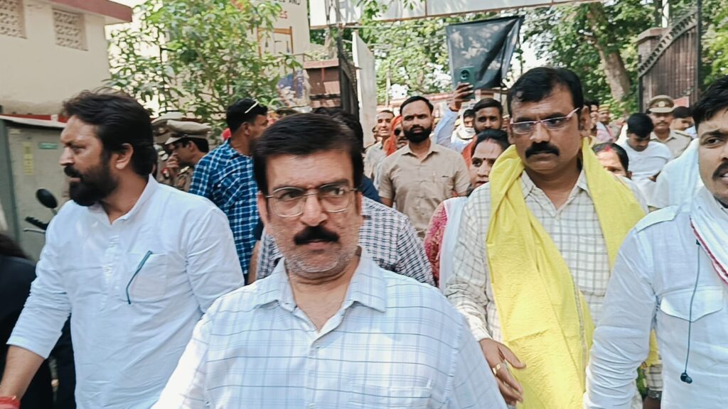 Karni Sena protest : करणी सेना का जिलामुख्यालय पर प्रदर्शन, सपा नेताओं हरीश मिश्रा और संदीप मिश्रा पर फूटा गुस्सा Karni Sena protest : करणी सेना का जिलामुख्यालय पर प्रदर्शन, सपा नेताओं हरीश मिश्रा और संदीप मिश्रा पर फूटा गुस्सा Karni Sena protest : करणी सेना का जिलामुख्यालय पर प्रदर्शन, सपा नेताओं हरीश मिश्रा और संदीप मिश्रा पर फूटा गुस्सा