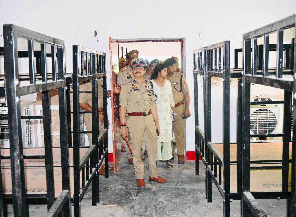 Varanasi :आयुक्त मोहित अग्रवाल ने रिक्रूट आरक्षियों के प्रशिक्षण और रहने की व्यवस्था का किया निरीक्षण, दिए आवश्यक निर्देश Varanasi :आयुक्त मोहित अग्रवाल ने रिक्रूट आरक्षियों के प्रशिक्षण और रहने की व्यवस्था का किया निरीक्षण, दिए आवश्यक निर्देश Varanasi :आयुक्त मोहित अग्रवाल ने रिक्रूट आरक्षियों के प्रशिक्षण और रहने की व्यवस्था का किया निरीक्षण, दिए आवश्यक निर्देश