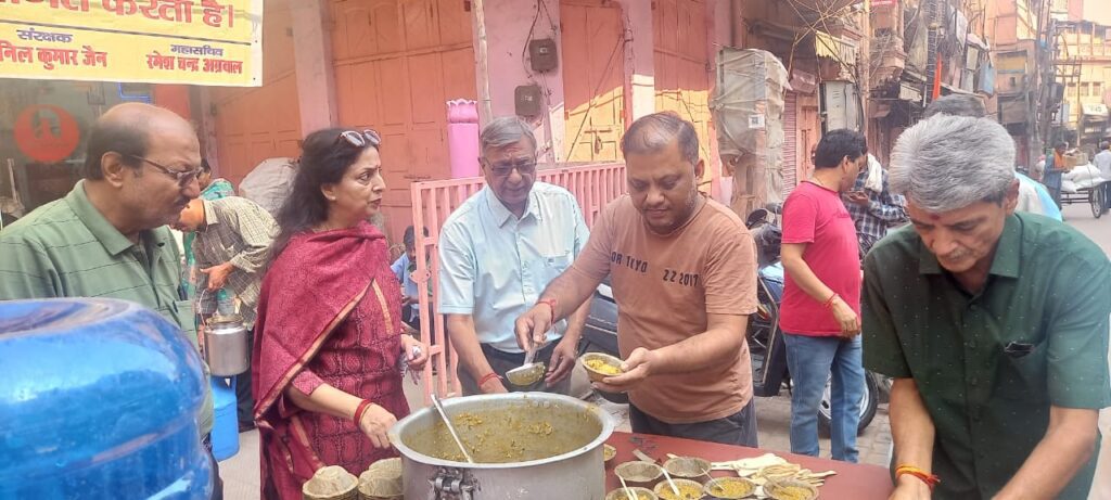 Sankalp Annakshetra: संकटमोचन हनुमान मंदिर में किया भोग अर्पण और प्रसाद वितरण,अनिल कुमार जैन बोले, “छोटा प्रयास, बड़ा परिवर्तन” Sankalp Annakshetra: संकटमोचन हनुमान मंदिर में किया भोग अर्पण और प्रसाद वितरण,अनिल कुमार जैन बोले, “छोटा प्रयास, बड़ा परिवर्तन” Sankalp Annakshetra: संकटमोचन हनुमान मंदिर में किया भोग अर्पण और प्रसाद वितरण,अनिल कुमार जैन बोले, “छोटा प्रयास, बड़ा परिवर्तन”