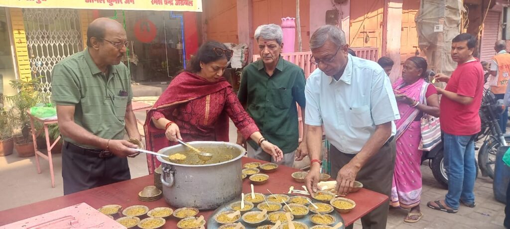 Sankalp Annakshetra: संकटमोचन हनुमान मंदिर में किया भोग अर्पण और प्रसाद वितरण,अनिल कुमार जैन बोले, “छोटा प्रयास, बड़ा परिवर्तन” Sankalp Annakshetra: संकटमोचन हनुमान मंदिर में किया भोग अर्पण और प्रसाद वितरण,अनिल कुमार जैन बोले, “छोटा प्रयास, बड़ा परिवर्तन” Sankalp Annakshetra: संकटमोचन हनुमान मंदिर में किया भोग अर्पण और प्रसाद वितरण,अनिल कुमार जैन बोले, “छोटा प्रयास, बड़ा परिवर्तन”