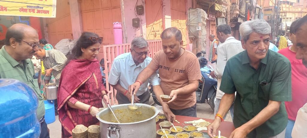 Sankalp Annakshetra: संकटमोचन हनुमान मंदिर में किया भोग अर्पण और प्रसाद वितरण,अनिल कुमार जैन बोले, “छोटा प्रयास, बड़ा परिवर्तन” Sankalp Annakshetra: संकटमोचन हनुमान मंदिर में किया भोग अर्पण और प्रसाद वितरण,अनिल कुमार जैन बोले, “छोटा प्रयास, बड़ा परिवर्तन” Sankalp Annakshetra: संकटमोचन हनुमान मंदिर में किया भोग अर्पण और प्रसाद वितरण,अनिल कुमार जैन बोले, “छोटा प्रयास, बड़ा परिवर्तन”