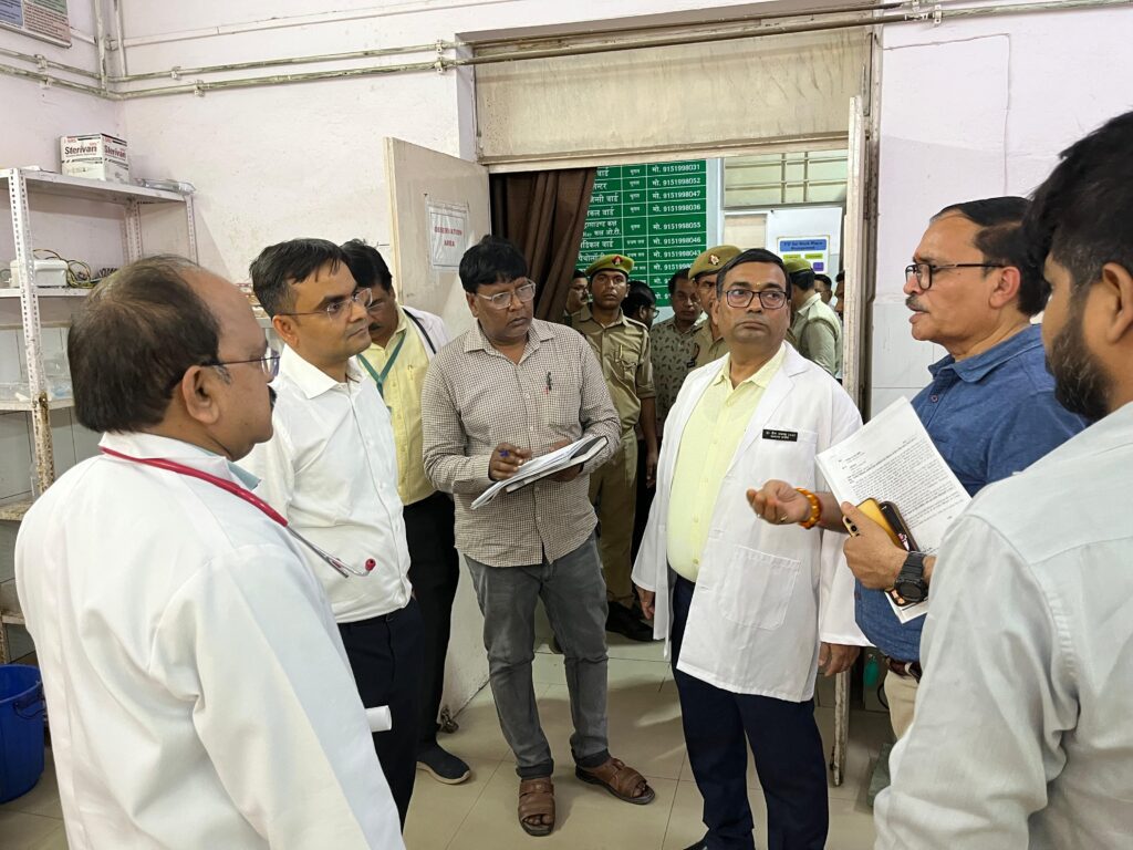 DM Satyendra Kumar ने जिला अस्पताल का किया औचक निरीक्षण, व्यवस्थाओं में सुधार के दिए निर्देश DM Satyendra Kumar ने जिला अस्पताल का किया औचक निरीक्षण, व्यवस्थाओं में सुधार के दिए निर्देश DM Satyendra Kumar ने जिला अस्पताल का किया औचक निरीक्षण, व्यवस्थाओं में सुधार के दिए निर्देश