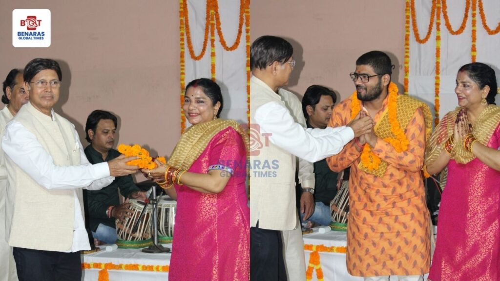 Dev Sangeet Banaras: गणेश गैबी मंदिर महमूरगंज में गूंजे भक्ति के स्वर, श्रद्धालु डूबे आध्यात्मिक आनंद में Dev Sangeet Banaras: गणेश गैबी मंदिर महमूरगंज में गूंजे भक्ति के स्वर, श्रद्धालु डूबे आध्यात्मिक आनंद में Dev Sangeet Banaras: गणेश गैबी मंदिर महमूरगंज में गूंजे भक्ति के स्वर, श्रद्धालु डूबे आध्यात्मिक आनंद में