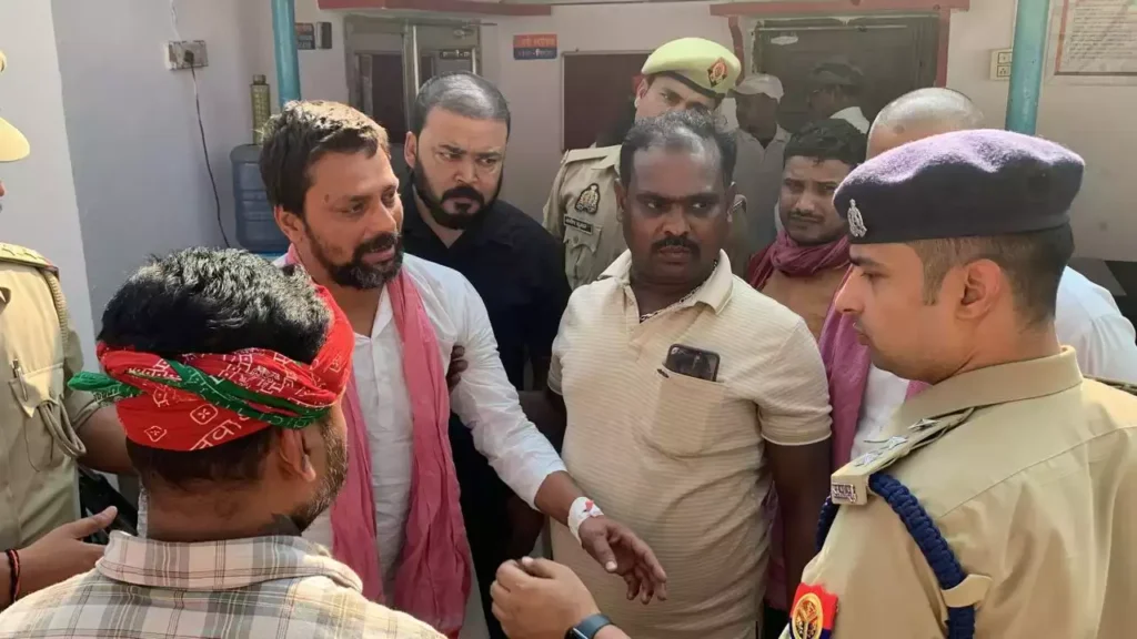 Varanasi Police : काशी विद्यापीठ क्षेत्र में करणी सेना समर्थक पर हमले के आरोपी ‘बनारस वाले मिश्रा जी’ गिरफ्तार Varanasi Police : काशी विद्यापीठ क्षेत्र में करणी सेना समर्थक पर हमले के आरोपी ‘बनारस वाले मिश्रा जी’ गिरफ्तार Varanasi Police : काशी विद्यापीठ क्षेत्र में करणी सेना समर्थक पर हमले के आरोपी ‘बनारस वाले मिश्रा जी’ गिरफ्तार
