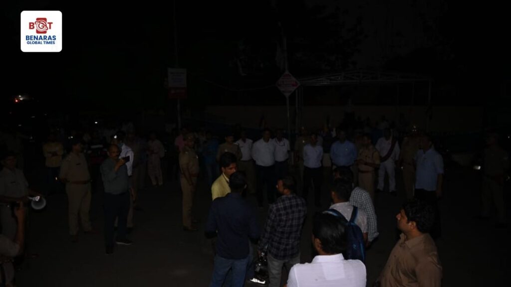 Mock Drill: बरेका में रात्रिकालीन ब्लैकआउट अभ्यास, 10 मिनट तक छाया अंधकार – युद्धकालीन आपात स्थिति में नागरिक सुरक्षा की तत्परता का सफल परीक्षण Mock Drill: बरेका में रात्रिकालीन ब्लैकआउट अभ्यास, 10 मिनट तक छाया अंधकार – युद्धकालीन आपात स्थिति में नागरिक सुरक्षा की तत्परता का सफल परीक्षण Mock Drill: बरेका में रात्रिकालीन ब्लैकआउट अभ्यास, 10 मिनट तक छाया अंधकार – युद्धकालीन आपात स्थिति में नागरिक सुरक्षा की तत्परता का सफल परीक्षण
